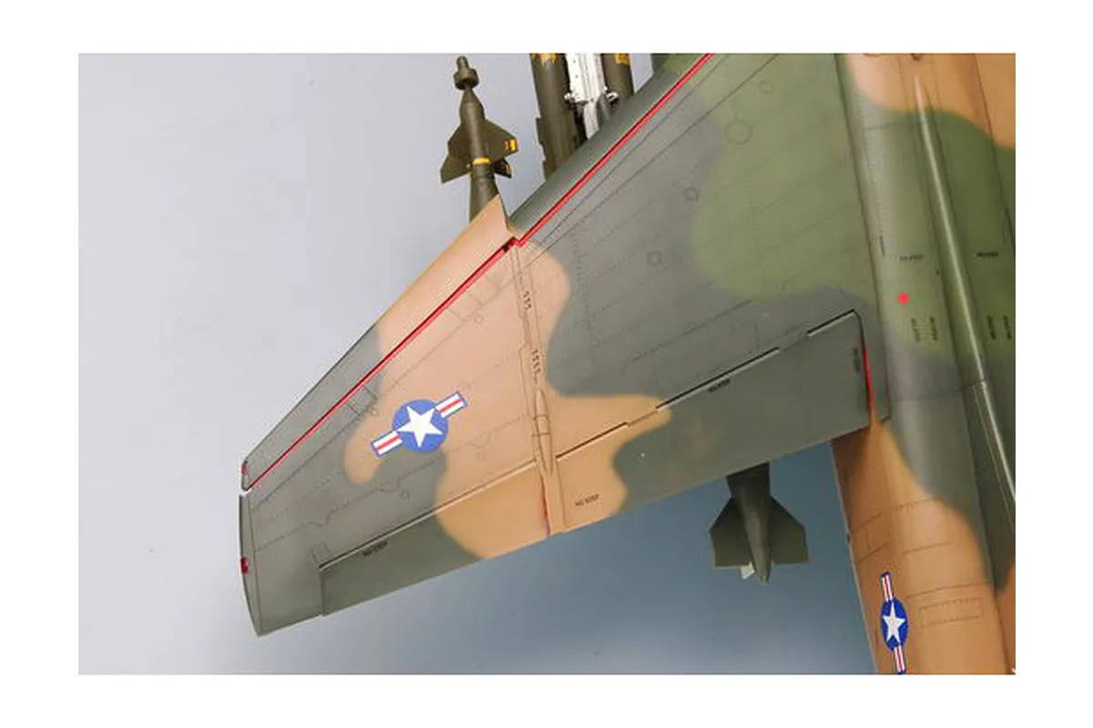 1/32 USAF A-7D Corsair II - 1/32 aircraft plastic or resin kit