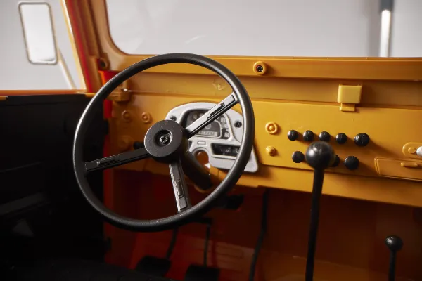 Steering wheel with linkage function