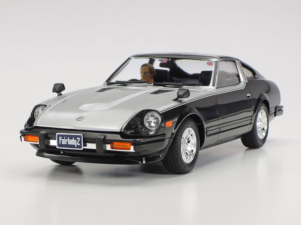 Nissan Fairlady 280Z with T-Bar Roof Scaled Plastic Model Kit