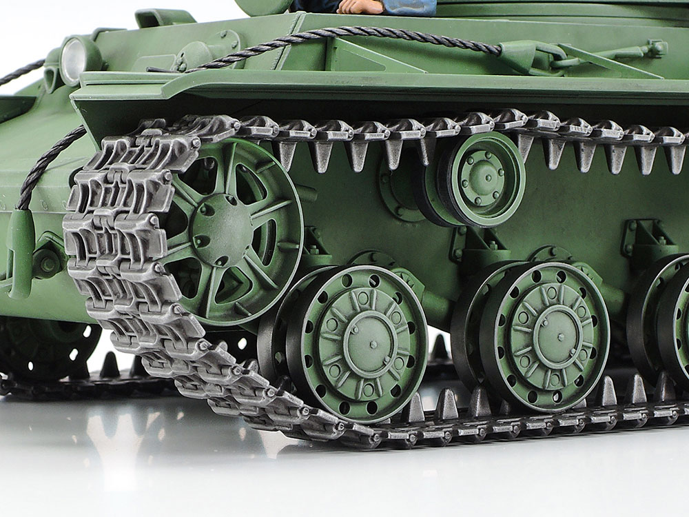 Depictions of the wide KV-2 tracks utilise single-piece straight sections and give a realistic rendering of upper run sag