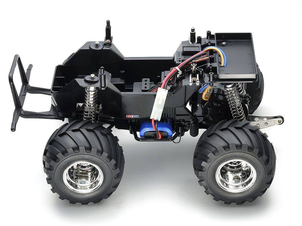 The frame is a bathtub-style chassis made from ABS resin. A tough configuration that can handle intense off-road action.