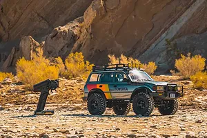 FMS FCX10 LC80 Toyota Land Cruiser RC Rock Crawler - Essentials Pack image 139384