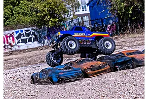 Traxxas Bigfoot 4X4 BL-2s RC Monster Truck Electric Brushless 4WD 1/10 Scale RTR - Blue image 104681