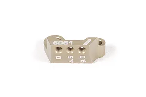 A single tan-coloured aluminium RC sway bar clamp with laser-etched markings for 0, 4.5, and 9.0 settings.