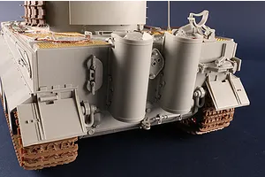 Trumpeter 1/16 Pz.Kpfw.VI Ausf.E Sd.Kfz.181 Tiger I (Medium Production) Scaled Plastic Model Kit image 108475