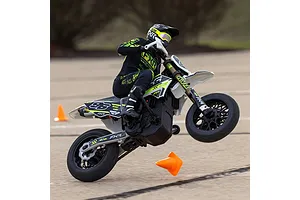 Losi Promoto-SM FXR Supermoto RC Motorcycle Electric Brushless 1WD 1/4 Scale RTR - White image 115772