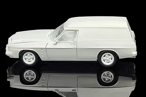 DDA 1/24 1975 Holden HJ Sandman Panelvan Scaled Plastic Model Kit image 121739