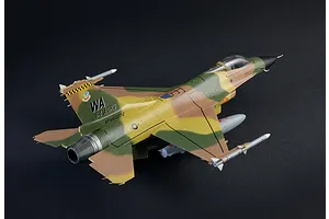 Italeri 1/48 F-16C Fighting Falcon Scaled Plastic Model Kit - War Thunder Edition image 123931