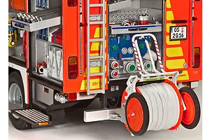 Revell 1/24 Schlingmann LF 20/16 Firetruck Scaled Plastic Model Set image 125398