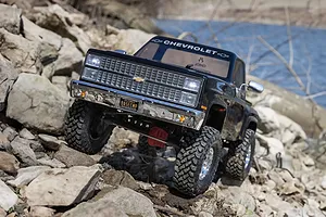 Axial SCX10 III Base Camp '82 Chevy K10 RC Rock Crawler Electric 4WD 1/10 Scale RTR - Black image 128459