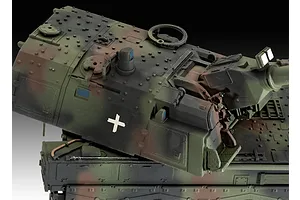 Close-up of a painted 1/72 scale plastic model of a Panzerhaubitze 2000 armoured howitzer showing the turret and hull details.