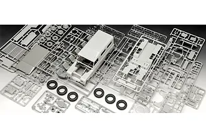 Revell 1/24 Land Rover Series III LWF 109 Scaled Plastic Model Kit image 130348
