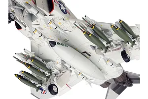 Tamiya 1/32 McDonnell Douglas F-4J Phantom II Jet Scaled Plastic Model Kit image 132438