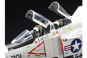 Tamiya 1/32 McDonnell Douglas F-4J Phantom II Jet Scaled Plastic Model Kit image 132441