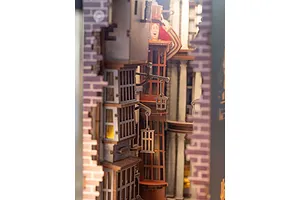 Revell 1/24 Book Nook - Harry Potter: Diagon Alley image 132934