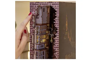 Revell 1/24 Book Nook - Harry Potter: Diagon Alley image 132941