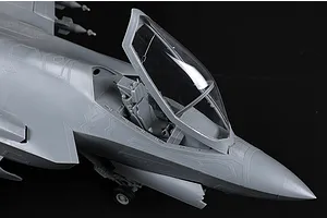 Trumpeter 1/32 Lockheed Martin F-35C Lightning II Scaled Plastic Model Kit image 135358