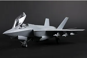 Trumpeter 1/32 Lockheed Martin F-35C Lightning II Scaled Plastic Model Kit image 135360