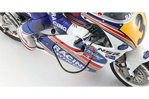 Kyosho Honda NSR500 1991 Hanging On RC Motorcycle 1/8 Kit image 137191