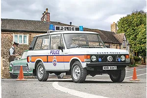 Italeri 1/24 Range Rover Police Wagon Scaled Plastic Model Kit image 2