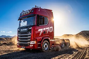 Huina Scania 770S RC Semi Truck 4WD 1/18 Scale RTR - Red image 150407