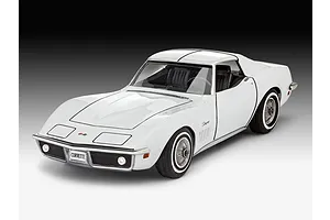 A white Revell 1/32 scale Corvette C3 plastic model car, shown from a front three-quarter angle against a gradient background.