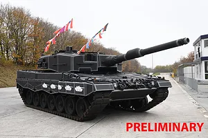 Revell 1/35 Leopard 2A4 - Special Decoration 40th Anniversary Scaled Plastic Model Starter Kit