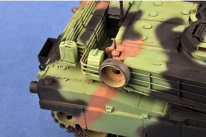 Trumpeter 1/16 U.S. Abrams M1A1 Aim Main Battle Tank Scaled Plastic Model Kit w/ Australian Decals image 24571