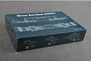 A dark blue box for a Trumpeter 1/35 scale Mörser Karl-Gerät 040/041 model kit, showing technical line drawings of the railway transport carrier.