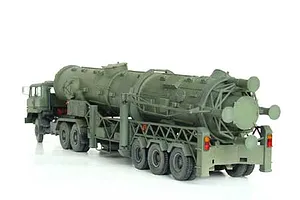 Trumpeter 1/35 DF-21 Ballistic Missile Launcher Truck Scaled Plastic Model Kit image 26022