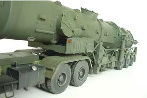 Trumpeter 1/35 DF-21 Ballistic Missile Launcher Truck Scaled Plastic Model Kit image 26026