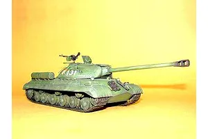 A 1/35 scale plastic model of a Russian IS-3M heavy tank, painted in olive green with the number 131 on the turret, set against a yellow background.