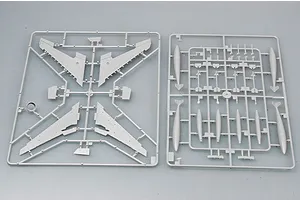 Trumpeter 1/72 North American F-100C Super Sabre Fighter Jet Scaled Plastic Model Kit image 29996