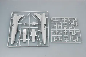 Trumpeter 1/72 North American F-100C Super Sabre Fighter Jet Scaled Plastic Model Kit image 29998