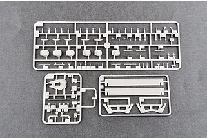 Trumpeter 1/700 HMS Dreadnought 1918 Battleship Plastic Model Kit image 30345
