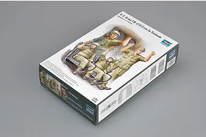 Trumpeter 1/35 US Vietnam CH-47 Chinook Crew Scaled Plastic Model Kit image 30737