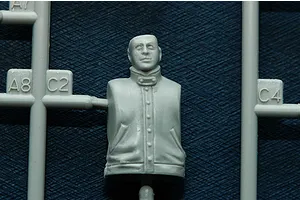 Trumpeter 1/35 USN WWII LCN Crew Scaled Plastic Model Kit image 30757