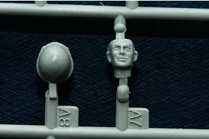 Trumpeter 1/35 USN WWII LCN Crew Scaled Plastic Model Kit image 30758