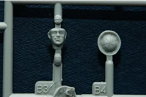 Trumpeter 1/35 USN WWII LCN Crew Scaled Plastic Model Kit image 30759