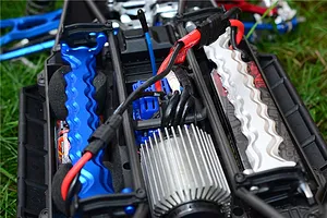 GPM Blue Aluminium X-Maxx Battery Hold Down Set image 35665