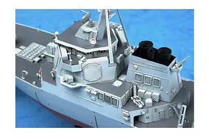 Trumpeter 1/350 USS Arleigh Burke DDG-51 Destroyer Plastic Model Kit image 41369