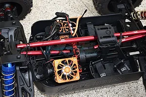 GPM Red Aluminium 1/5 Outcast 8S BLX Front & Rear Support Brace Bar Set image 50195