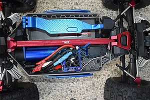 GPM Blue Aluminium 1/10 Hoss 4X4 VXL Centre Brace Bar & Mount w/ Hardware image 50419