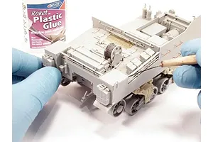 Deluxe Materials Plastic Glue 30ml image 51620