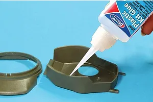 Deluxe Materials Plastic Kit Glue 20ml image 51622