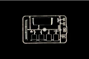 Italeri 1/24 Iveco Turbostar 190-42 Canvas With Elevator Scaled Plastic Model Kit image 59138