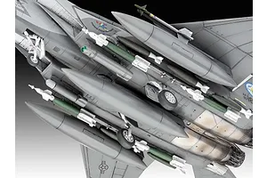 Revell 1/72 F-15E Strike Eagle Scaled Plastic Model Starter Kit image 67040