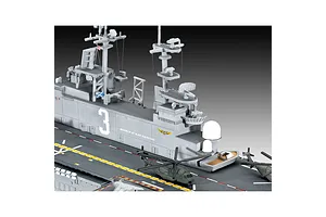 Revell 1/700 Assault Carrier USS WASP Class Scaled Plastic Model Starter Kit image 67050
