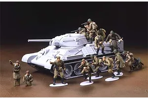 Tamiya 1/48 Russian WWII Infantry/Tank Crew Scaled Plastic Model Kit image 67410