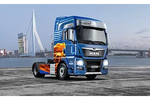 Italeri 1/24 MAN TGX XXL D38 Truck Scaled Plastic Model Kit image 67904